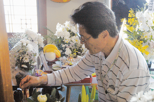 犬が人間に怪我をさせる事件、一年で４０００件以上。