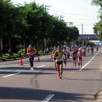 37km地点は多くの方がキツそうだった。ゴールまであと少しとは言え、まだ5kmあります。ランナー全員に敬意を表します