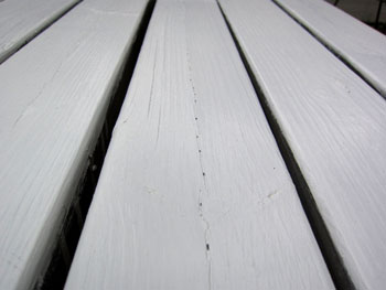 拡大で見ると、木割れが目につく。さあどうなるか・・・