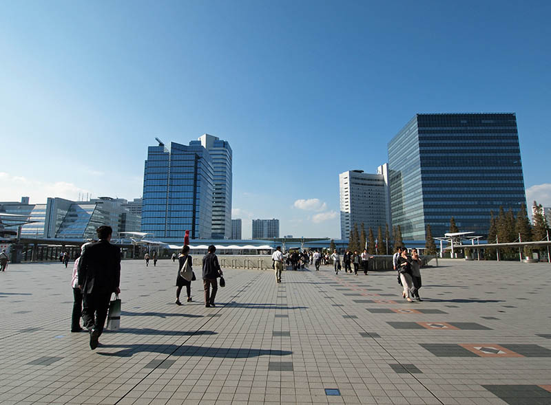 人工島にある近未来都市に会場があった