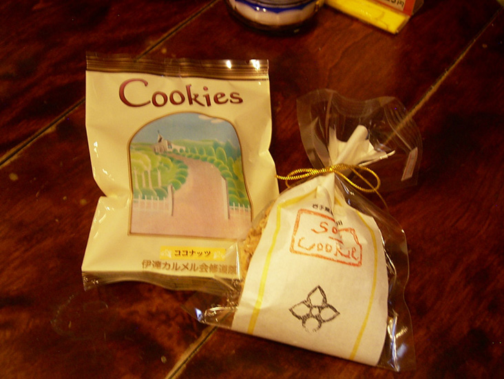 伊達カルメル会修道院で作られているクッキー。味はココナッツ、ココアなど数種類あり、素朴で懐かしい味 各315円。