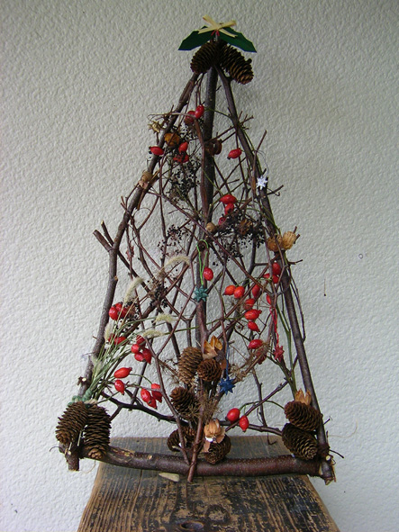 山の恵みでハンドメイドのツリーを作ろう！　～札幌市西区の山で～